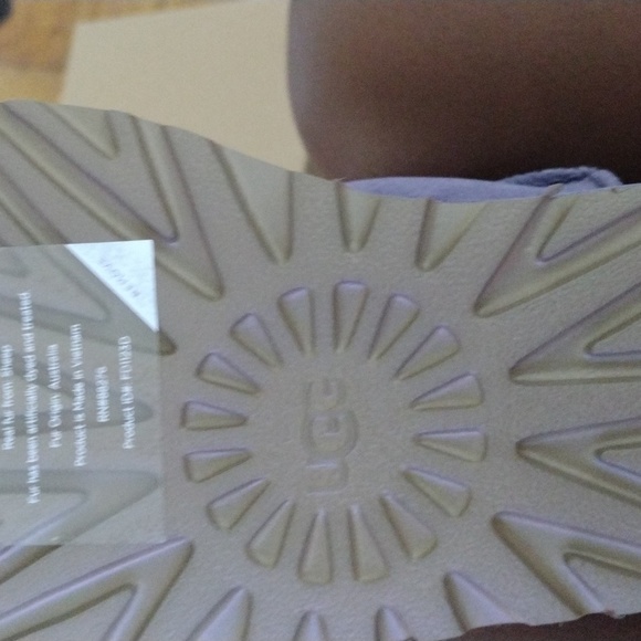 UGG Boots - Picture 5 of 5